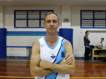 Mariano Kuman estuvo on fire ante San Andrés, para la primera victoria de Hebraica en el torneo.