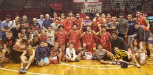 La familia Roja celebró el pasaje a las semifinales en el Olguín.