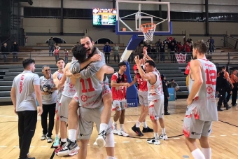 La Unión de Colón festejó en el DAM de Zárate la igualdad en la serie.