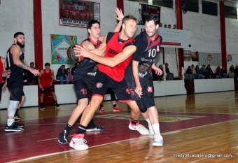 Empieza lo bueno. Derqui es el dueño de la pelota en la ABZC (bicampeón) y Atlético con Calvi quiere desbancarlo. Arrancan los playoffs