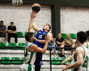 Agustín Agüero fue goleador en Villa Urquiza con 20pts y además, tomó 10 rebotes.