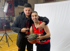 Alejandro Mena y Leandro Hasenauer se reencuentran en la calle Dorrego.