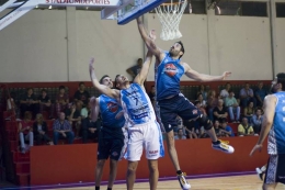 Actis Benítez gravitó en los cristales para asegurar el triunfo en el segundo punto de lo splayoffs.