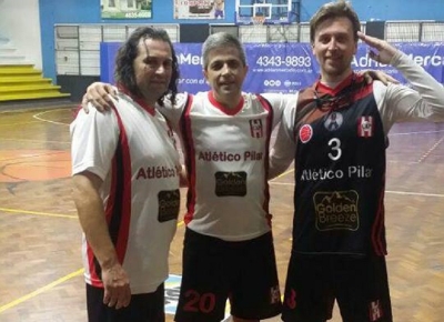 Jorge Kossler (izquierda), Esteban Zuttion  (centro) y Marcelo "Tacu" Lugea (derecha). Tres de los soldados de Javier Prodan en otro buen partido de Atlético Pilar ante Campos.