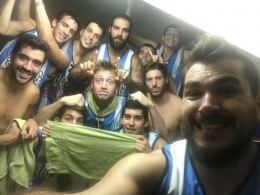 Racing de Chivilcoy y la celebración en Escobar por su 22º triunfo consecutivo.