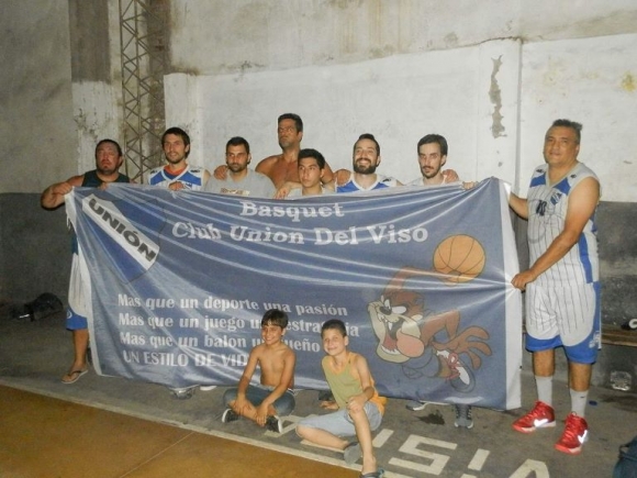Unión y su bandera en Pontevedra destacando la pasión por el juego.