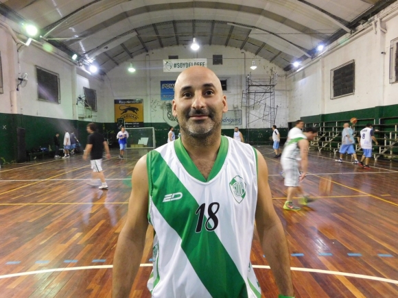 Pablo Llamazares fue el goleado de Defensores de Banfield ante Além.