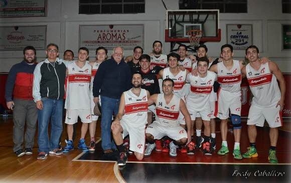 Nacho Murillo (primero de la izquierda) con el rojo que ganó el Oficial ABZC 2016 y luego ascendería al Federal.