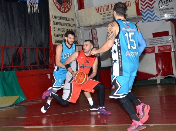 Ahora son compañeros. Marcos Jelavich pasó del Rojo al Oro para el Provincial.