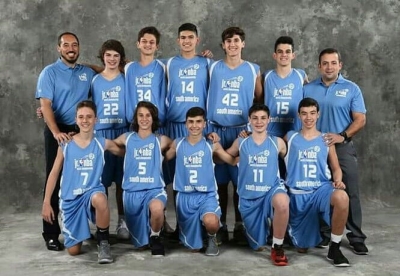 Gastón Arce (Nº14) en el equipo de Sud América que disputa el primer Mundial Jr NBA.