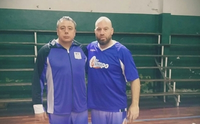 Eduardo Servin (-) y Leandro "Colo" Martínez (3), jugadores de Olimpo de Lanús