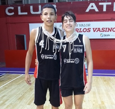 Fausto Pérez y Juan Peralta, dos que siguen en el equipo desde el Zonal.