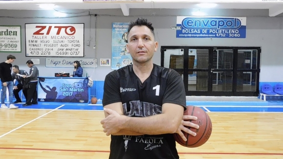 4 triples casi consecutivos de Gabriel &quot;Mágico&quot; Feliman fueron determinantes para el parcial de 28-10 con el que Lanús comenzó derecho ante Ballester.