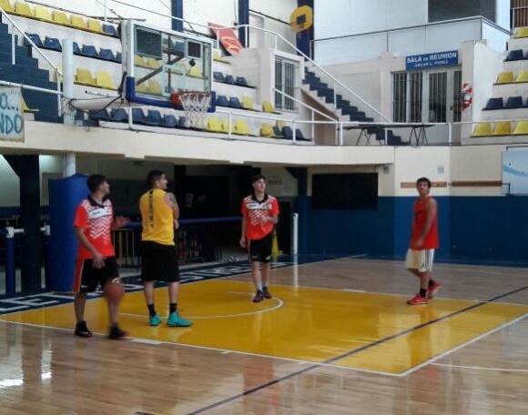 Inde ya se encuentra en Bahía Blanca preparando la revancha con Estrella.