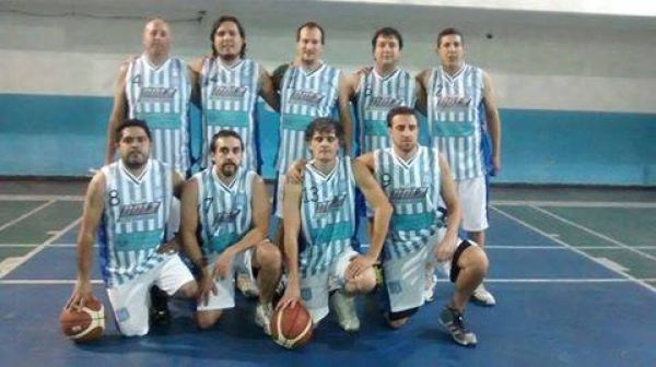 Racing volvió a casa y a sus colores, y continúa invicto en la segunda fase