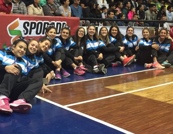 Las chicas de la Selección Argentina fueron espectadoras de la primera fecha. Hoy salen a la cancha.