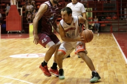 Charly Garín Palacios anotó 16 puntos frente a Ramallo.