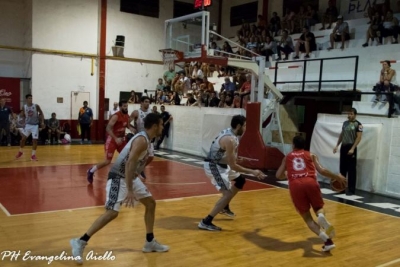 Atlético ganó su tercer juego seguido en casa y el segundo de la temporada sobre Zárate.