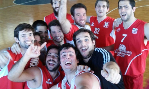 La selfie del campeón en el gimnasio de Pedro Echagüe.