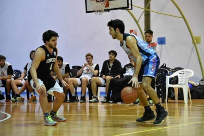 Cara a cara. Defe Parra frente a Andrés Boscovich, goleadores en la noche de San Pedro.