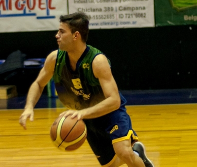 Eliseo Iglesias aportó 9 puntos en la victoria ante Atenas en La Plata.