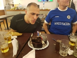 Los muchachos de Banco Nación celebraron el cumpleaños de Gabriel D&#039;Alessandro post triunfo ante Banco Nación