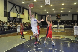 Central cayó visitando a Somisa, pero se mantiene en la pelea por la clasificación.