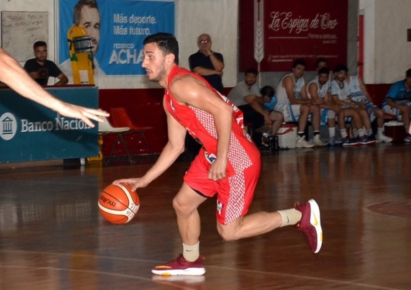 Francisco Dinova marcó diferencias con su jerarquía.