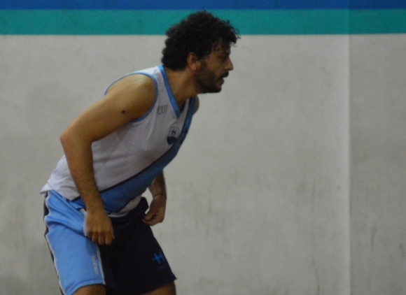 Jonathan &quot;Turco&quot; Yeger tuvo un tremendo final, con 4 triples y 14 puntos para garantizar la victoria de Hebraica sobre San Lorenzo.