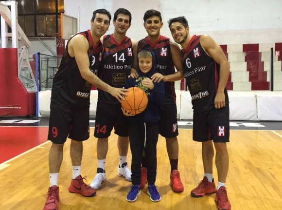 Otros tiempos. Hasenauer, Michelini y Lynn, junto a Romani, el sobreviviente del campeón.