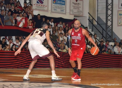 Un lujo. Sebastián Acosta jugará el torneo local de la ABZC en el Rojinegro.