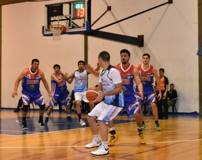 Náutico mantiene la fortaleza de su gimnasio para estar al acecho de la cima.