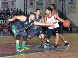 Nicolás Medina conduce un ataque del Rojinegro que sigue invicto de local.