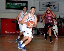 Raúl Pelorosso fue el desequilibrio en el clásico frente a Derqui.