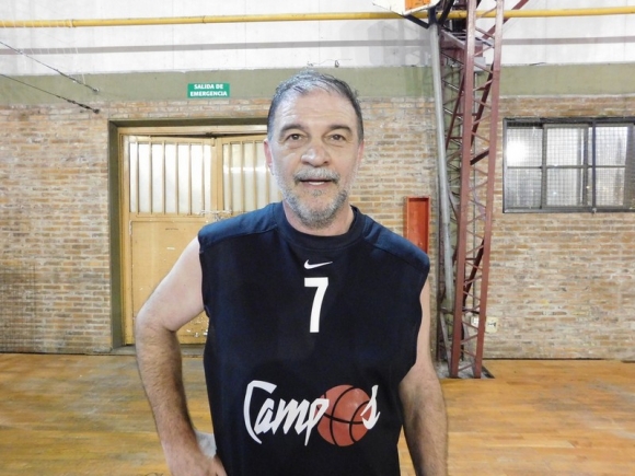 Tras un largo tiempo sin jugar, Emilio Gutiérrez completó el cupo de 7 hombres para que Campos se presente ante San Fernando.