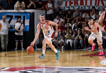 Una bomba Roja Monumental y a la cima