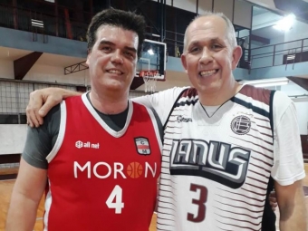 Oscar &quot;Cabezón &quot;Ferrari (izquierda) y Rafael &quot;Rafa&quot; Liguori (derecha): dos emblemas de sus equipos, un pasado en común (aunque en diferentes épocas) en Independiente de General Pico, y una respetuosa rivalidad de años de enfrentarse en el maxibásquet porteño.