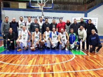 La numerosa banda de Caza y Pesca: ganan 12 adentro de la cancha. Festejan muchos más dentro del proyecto.